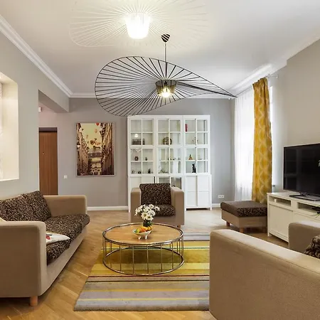 Luxury & Spacious Old Town *