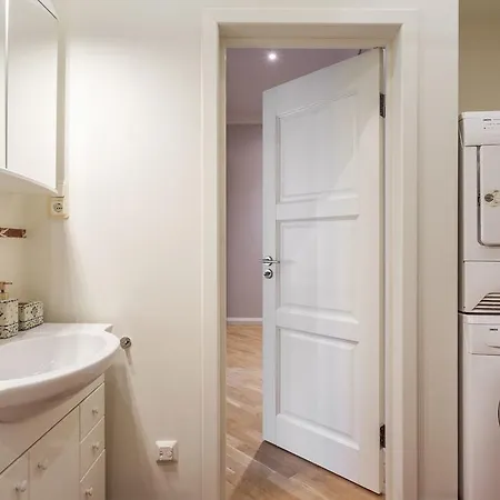 Luxury & Spacious Old Town Apartment