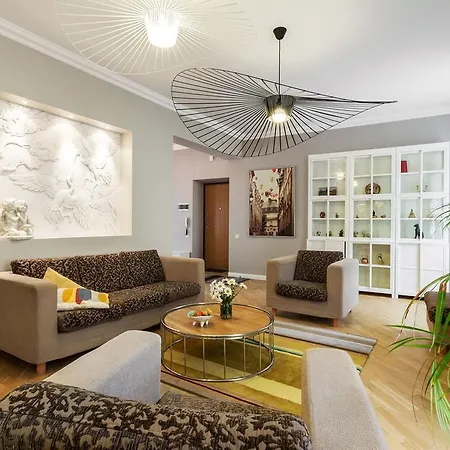 Luxury & Spacious Old Town Apartment *