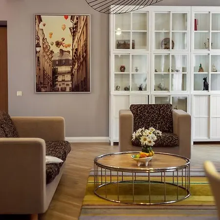Luxury & Spacious Old Town Apartment